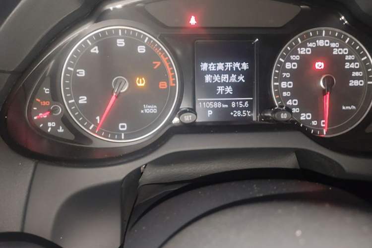 Used Audi Q5 2013 40 TFSI Technology Edition Odometer Close Up