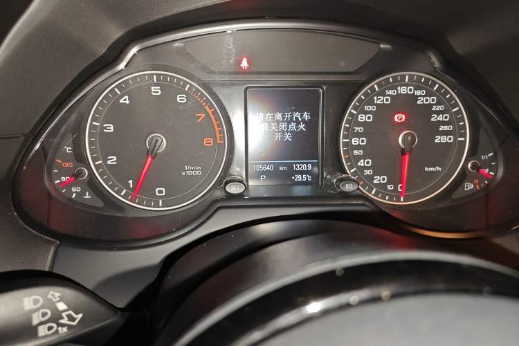 Used Audi Q5 2013 45 TFSI quattro Sport Edition Odometer Close Up