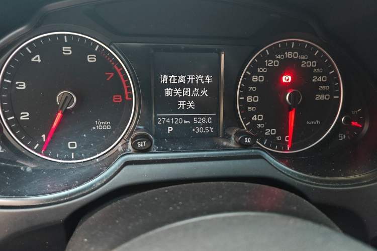 Used Audi Q5 2013 40 TFSI Technology Edition Odometer Close Up