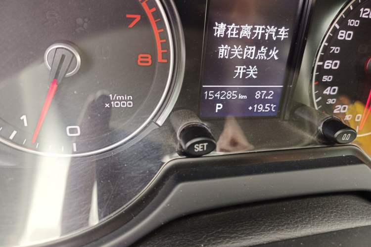 Used Audi Q5 2013 40 TFSI Technology Edition Odometer Close Up