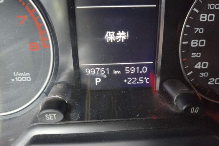 Used Audi Q5 2013 40 TFSI Ambition Odometer Close Up