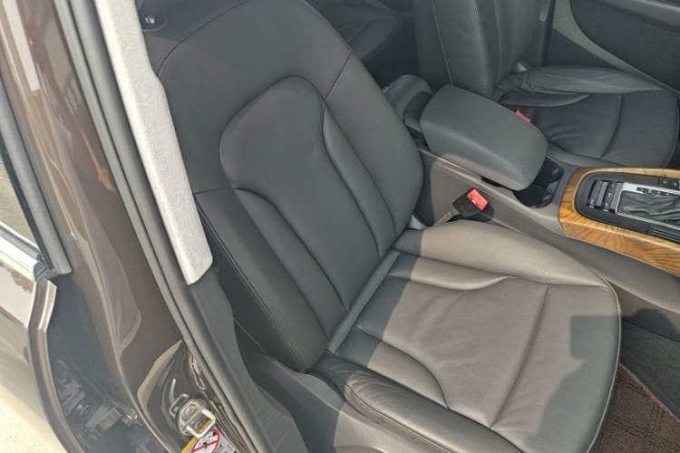 Used Audi Q5 2013 40 TFSI Technology Edition Right Front Seat