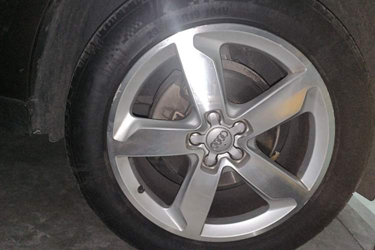 Used Audi Q5 2013 40 TFSI Technology Edition Right Front Wheel Hub