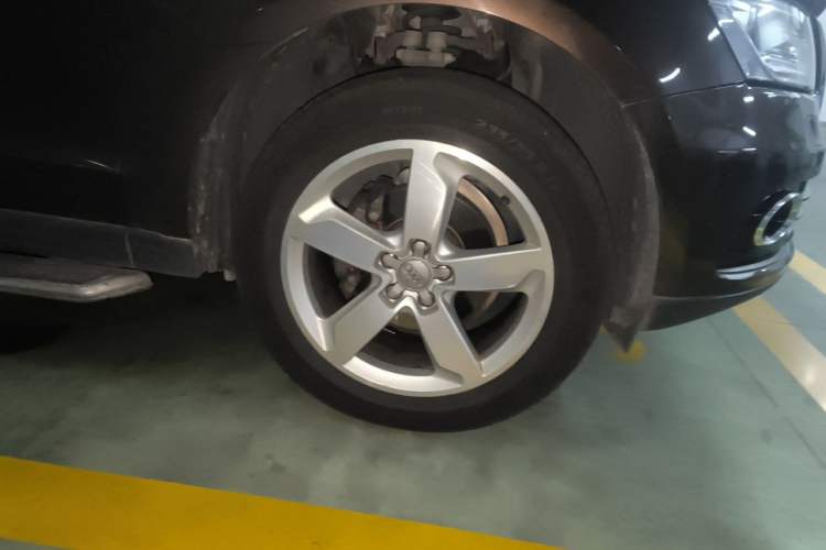 Used Audi Q5 2013 40 TFSI Comfort Edition Right Front Wheel Hub