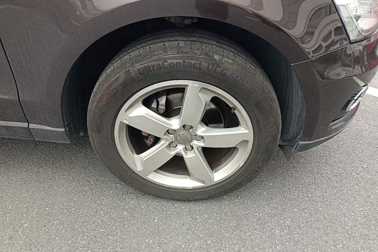Used Audi Q5 2013 40 TFSI Comfort Edition Right Front Wheel Hub