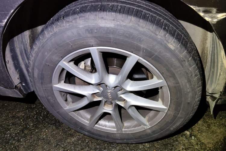 Used Audi Q5 2013 40 TFSI Ambition Right Front Wheel Hub