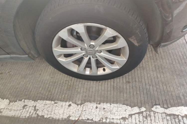 Used Audi Q5 2013 40 TFSI Technology Edition Right Front Wheel Hub