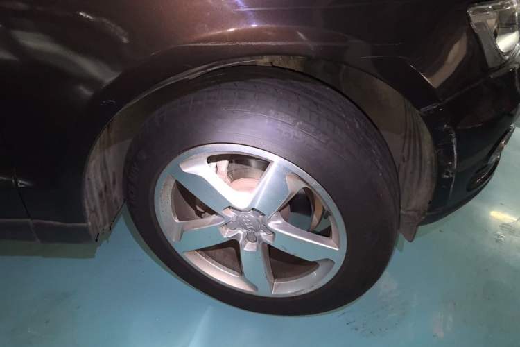 Used Audi Q5 2013 40 TFSI Comfort Edition Right Front Wheel Hub