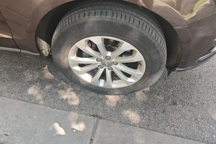 Used Audi Q5 2013 40 TFSI Technology Edition Right Front Wheel Hub
