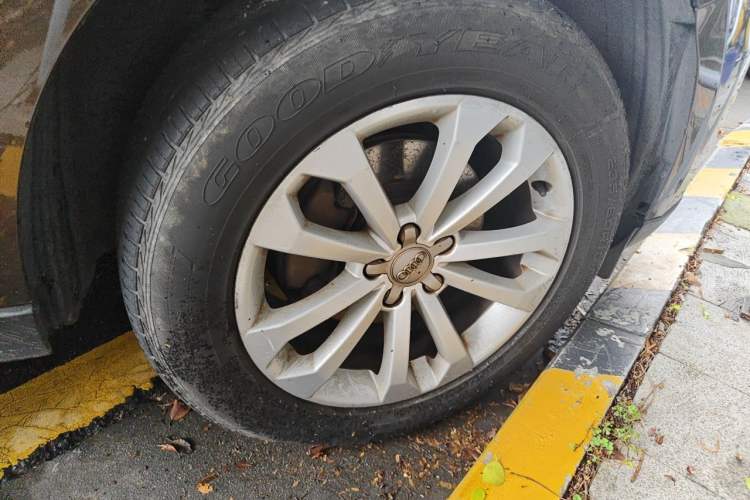 Used Audi Q5 2013 40 TFSI Ambition Right Front Wheel Hub