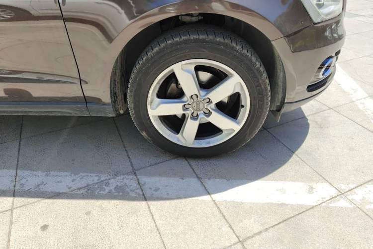 Used Audi Q5 2013 40 TFSI Luxury Model Right Front Wheel Hub