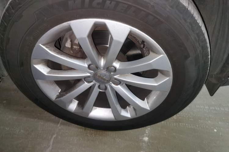 Used Audi Q5 2013 40 TFSI Technology Edition Right Front Wheel Hub