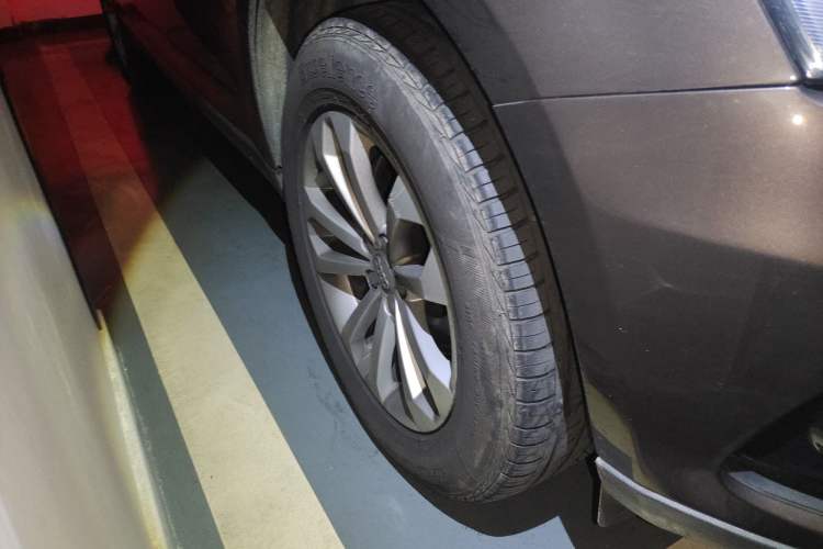 Used Audi Q5 2013 40 TFSI Technology Edition Right Front Wheel Hub