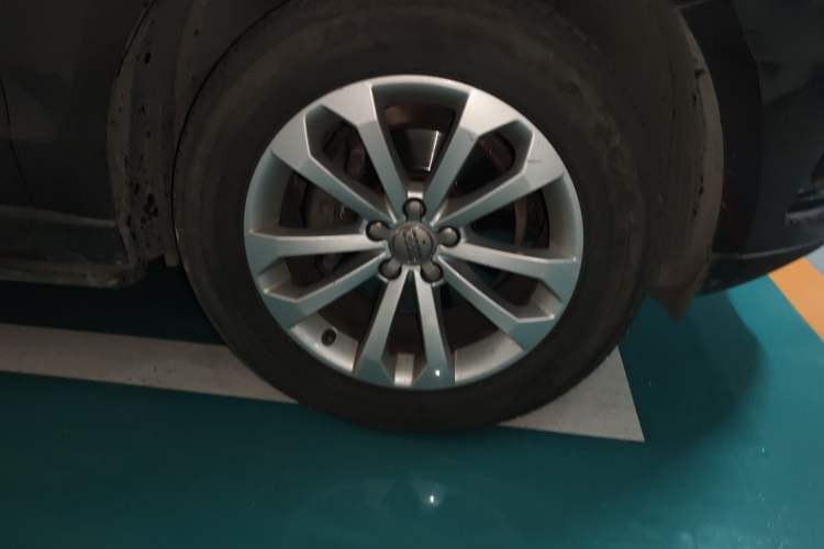Used Audi Q5 2013 40 TFSI Technology Edition Right Front Wheel Hub
