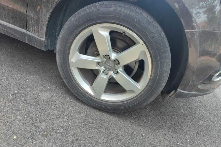 Used Audi Q5 2013 40 TFSI Comfort Edition Right Front Wheel Hub