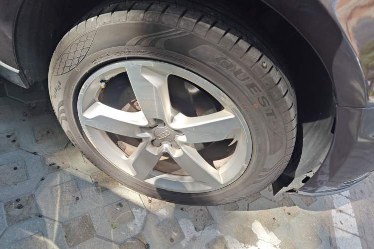 Used Audi Q5 2013 40 TFSI Comfort Edition Right Front Wheel Hub