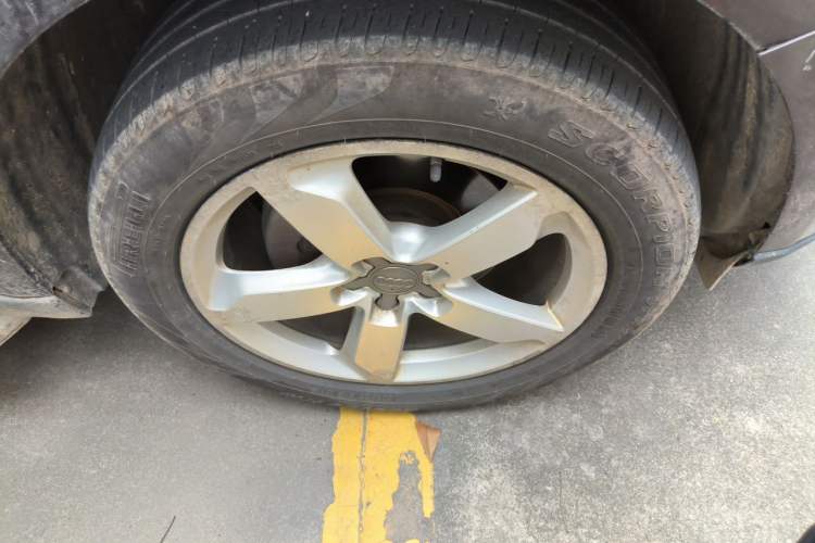 Used Audi Q5 2013 40 TFSI Comfort Edition Right Front Wheel Hub
