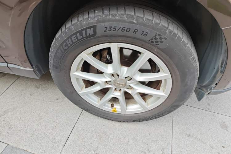 Used Audi Q5 2013 40 TFSI Ambition Right Front Wheel Hub