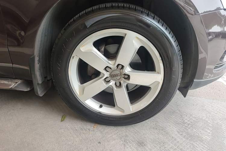 Used Audi Q5 2013 40 TFSI Comfort Edition Right Front Wheel Hub