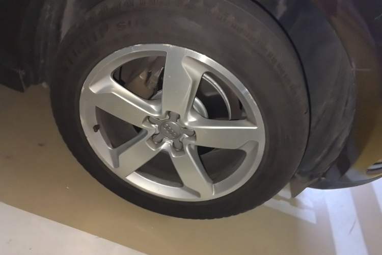 Used Audi Q5 2013 40 TFSI Comfort Edition Right Front Wheel Hub