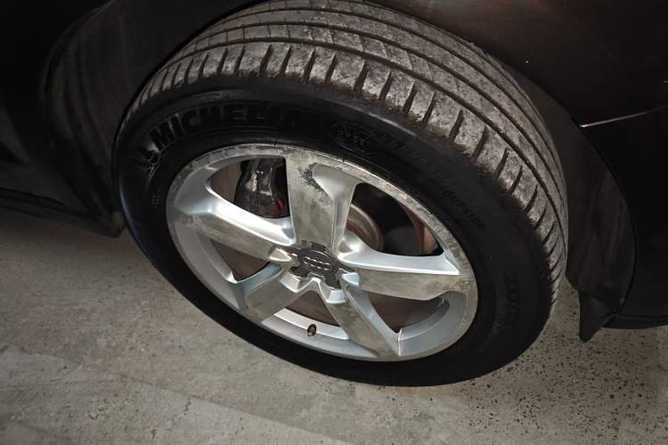 Used Audi Q5 2013 40 TFSI Comfort Edition Right Front Wheel Hub