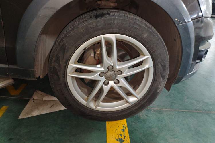 Used Audi Q5 2013 40 TFSI Technology Edition Right Front Wheel Hub