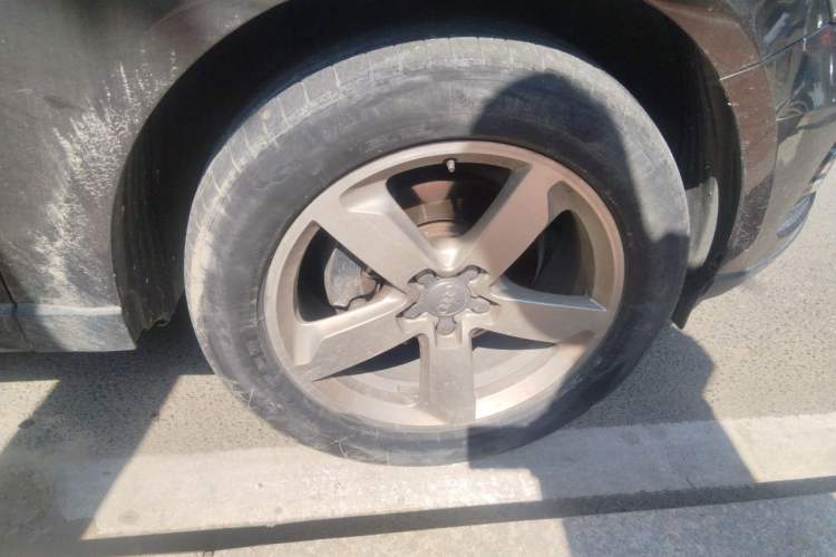 Used Audi Q5 2013 40 TFSI Comfort Edition Right Front Wheel Hub