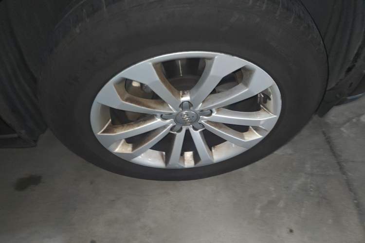 Used Audi Q5 2013 40 TFSI Technology Edition Right Front Wheel Hub