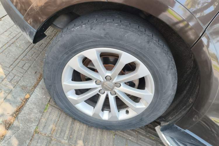 Used Audi Q5 2013 40 TFSI Technology Edition Right Front Wheel Hub