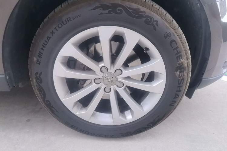 Used Audi Q5 2013 40 TFSI Technology Edition Right Front Wheel Hub