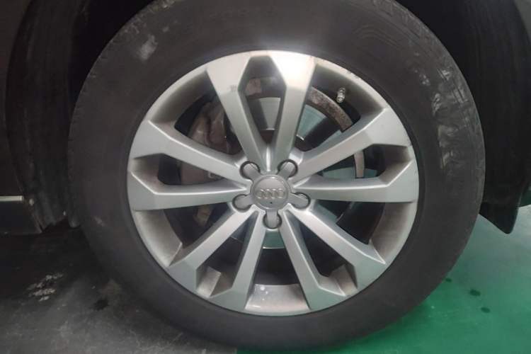 Used Audi Q5 2013 40 TFSI Technology Edition Right Front Wheel Hub