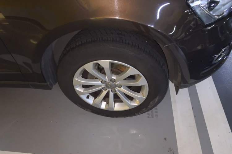 Used Audi Q5 2013 40 TFSI Technology Edition Right Front Wheel Hub