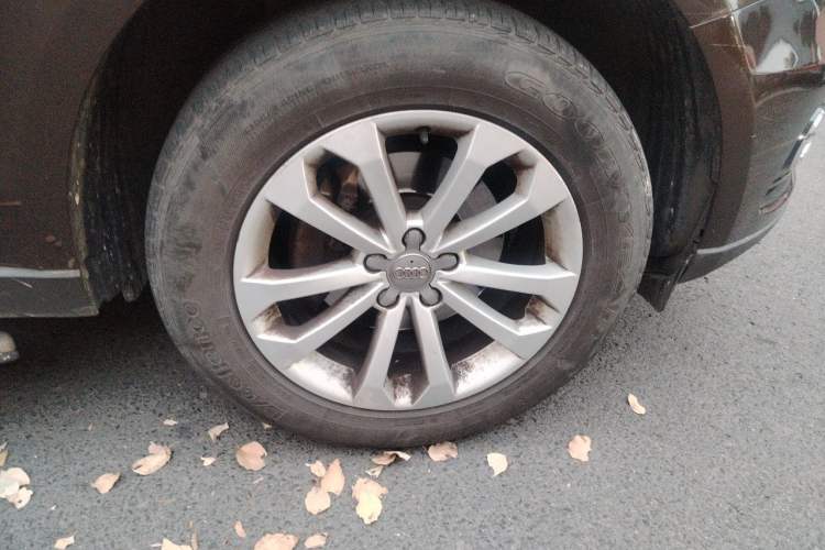 Used Audi Q5 2013 40 TFSI Technology Edition Right Front Wheel Hub