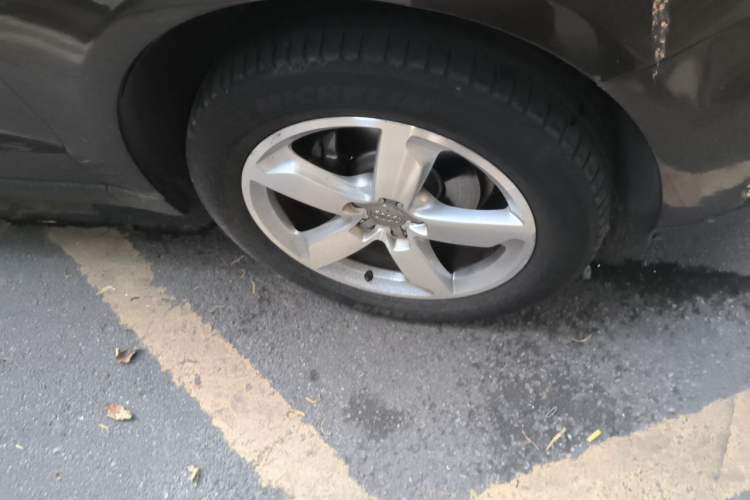 Used Audi Q5 2013 40 TFSI Comfort Edition Right Front Wheel Hub