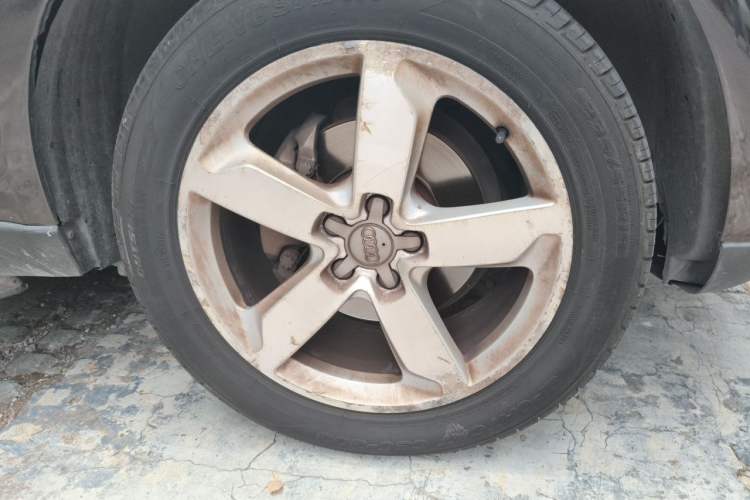 Used Audi Q5 2013 40 TFSI Comfort Edition Right Front Wheel Hub
