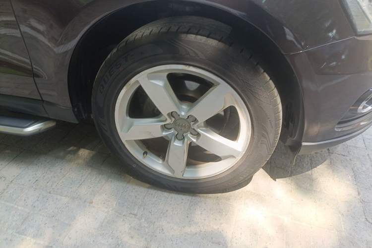 Used Audi Q5 2013 40 TFSI Comfort Edition Right Front Wheel Hub