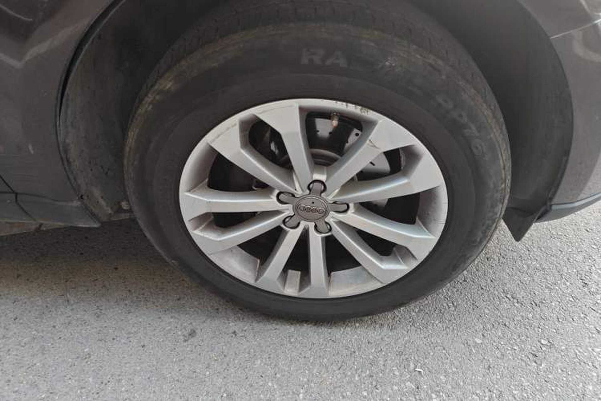 Used Audi Q5 2013 40 TFSI Technology Edition Right Front Wheel Hub