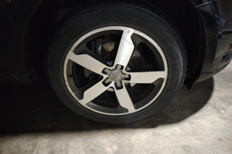 Used Audi Q5 2013 40 TFSI Comfort Edition Right Front Wheel Hub