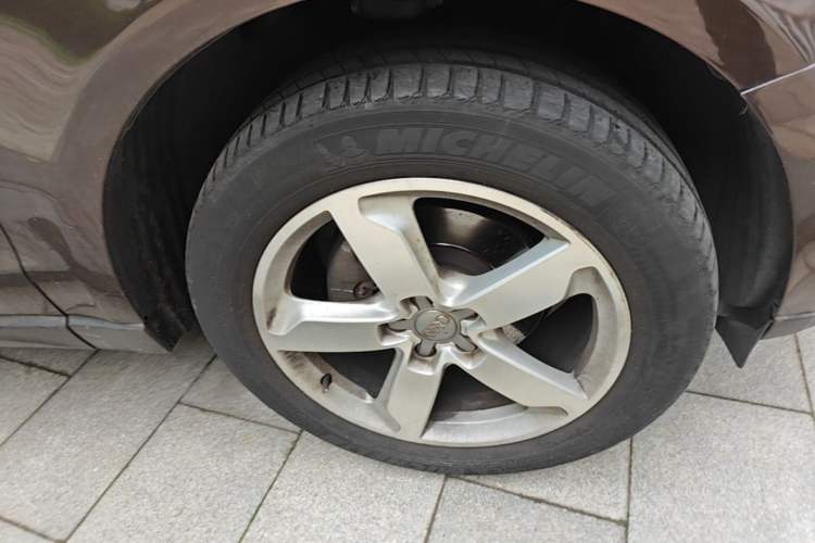 Used Audi Q5 2013 40 TFSI Comfort Edition Right Front Wheel Hub