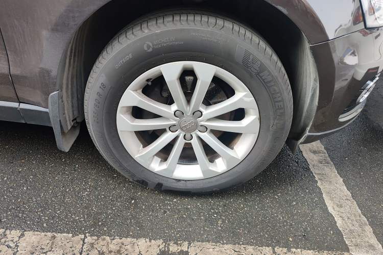 Used Audi Q5 2013 40 TFSI Technology Edition Right Front Wheel Hub