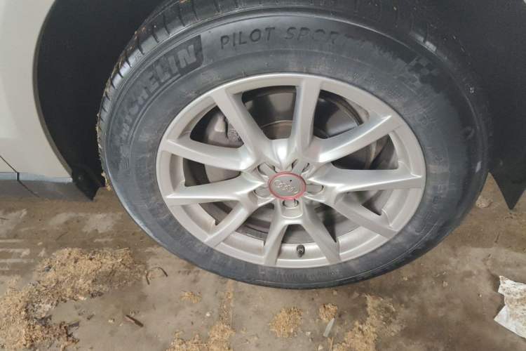 Used Audi Q5 2013 40 TFSI Ambition Right Front Wheel Hub