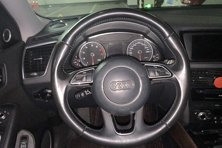 Used Audi Q5 2013 40 TFSI Technology Edition Steering Wheel