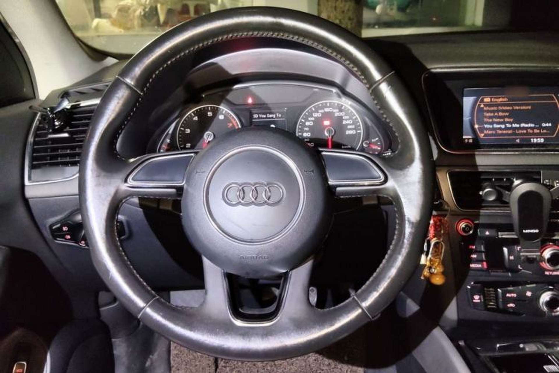 Used Audi Q5 2013 40 TFSI Ambition Steering Wheel