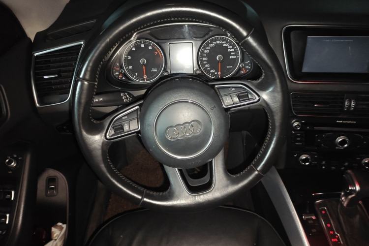 Used Audi Q5 2013 40 TFSI Technology Edition Steering Wheel
