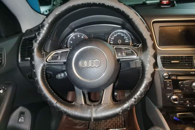 Used Audi Q5 2013 40 TFSI Technology Edition Steering Wheel