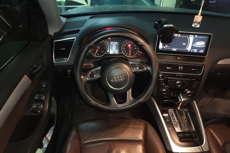 Used Audi Q5 2013 40 TFSI Technology Edition Steering Wheel