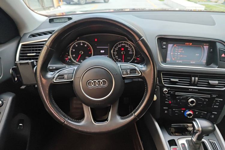 Used Audi Q5 2013 40 TFSI Ambition Steering Wheel