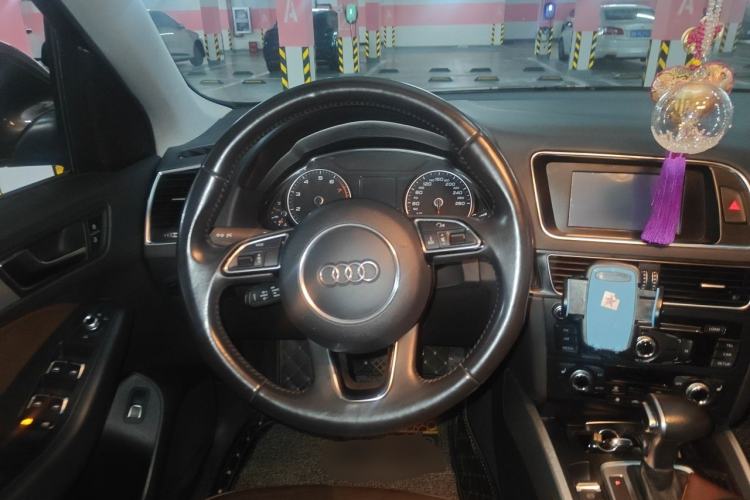 Used Audi Q5 2013 40 TFSI Technology Edition Steering Wheel