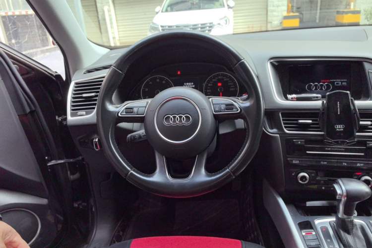 Used Audi Q5 2013 45 TFSI quattro Sport Edition Steering Wheel