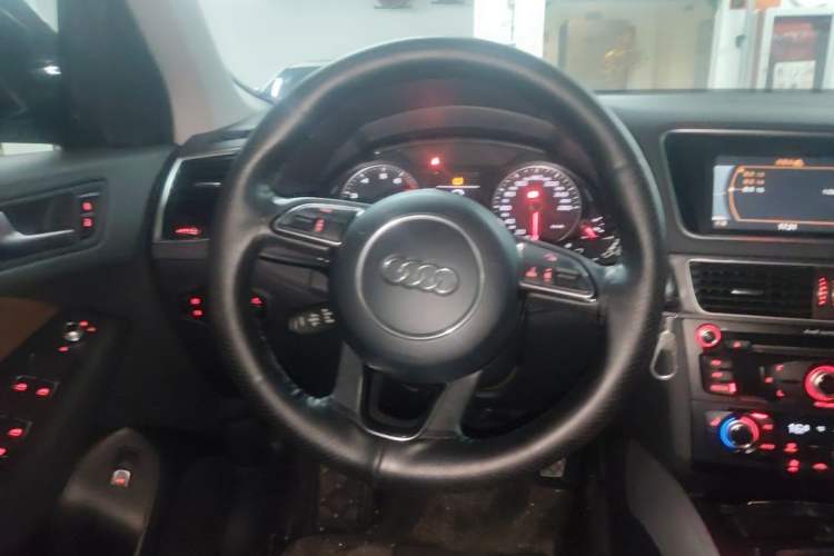 Used Audi Q5 2013 40 TFSI Technology Edition Steering Wheel
